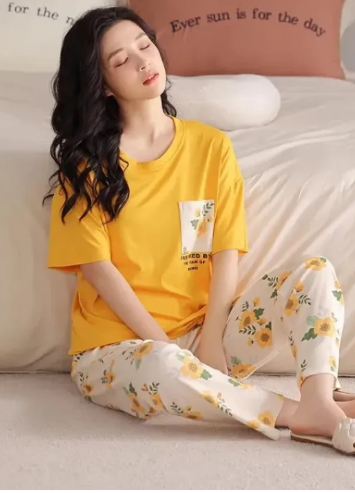 Women oversized Relax In Comfortable Printed T-Shirts and trouser for Girls